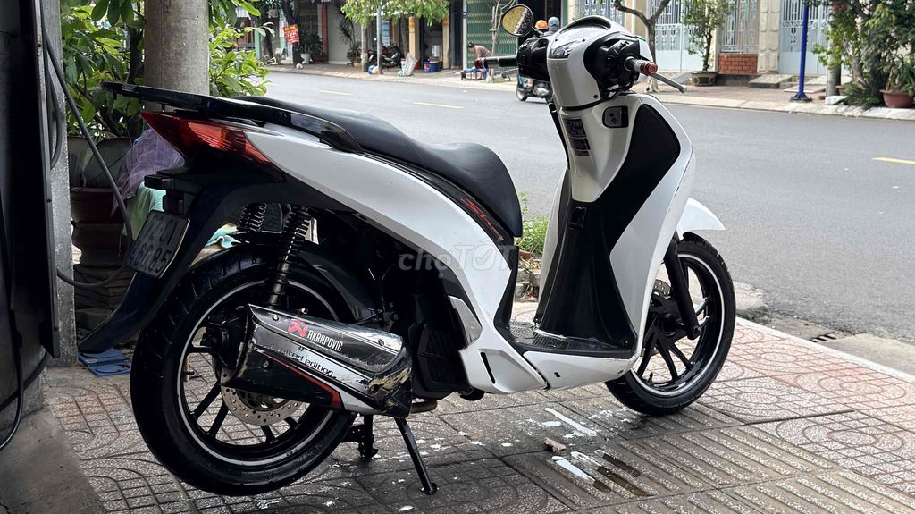 Honda SH 125i белый, первая партия 2014, карбюратор, собственник