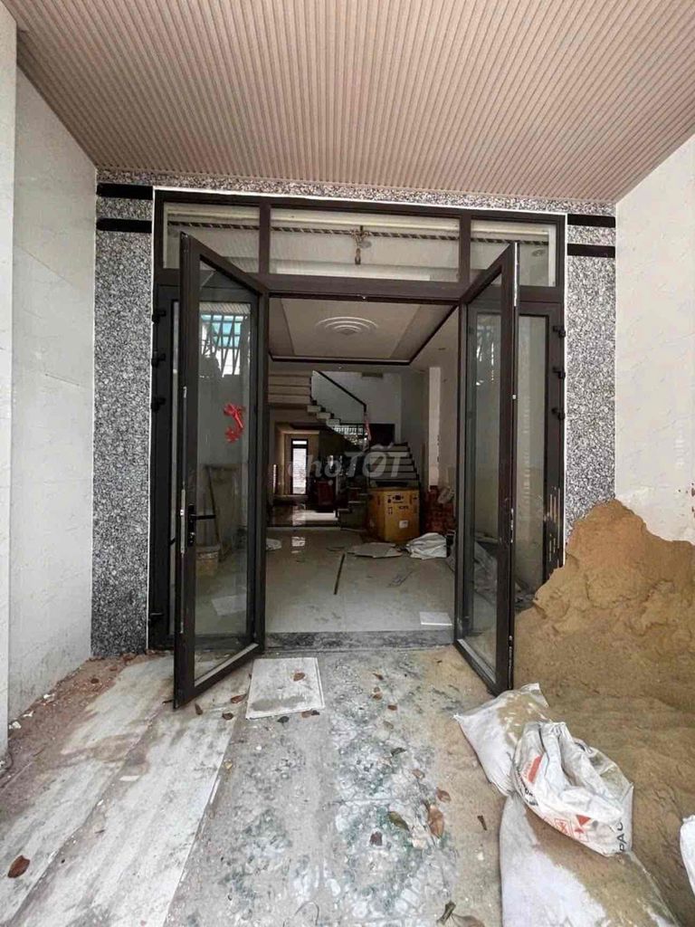 Продажа 3-этажного дома на ТОН ТХАТ ТХИЕП, район Тэй Ан Тхыонг
