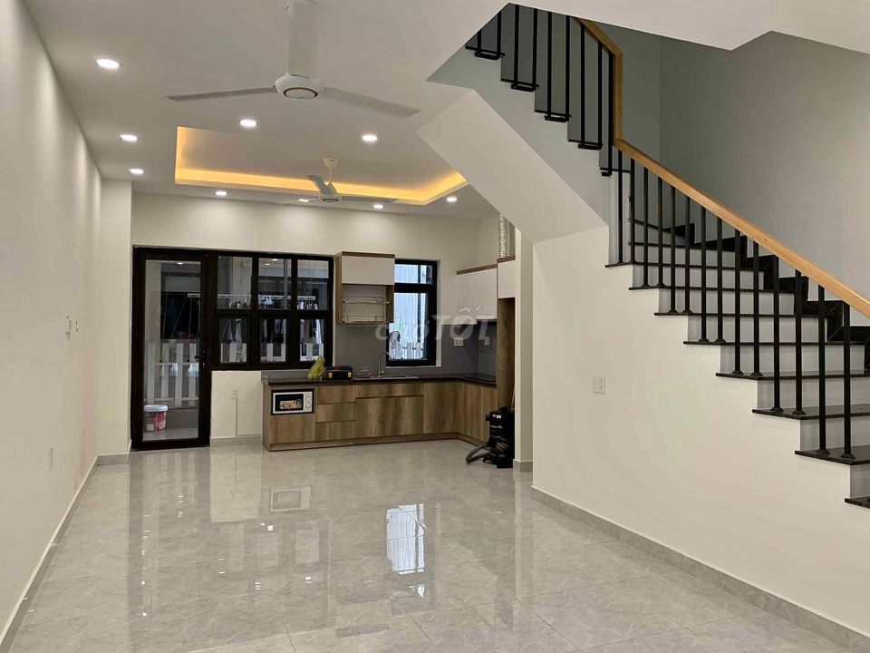 Сдаётся дом с 3 этажами рядом с районом Global City, Дỗ Xuân Hợp, мост Cầu Năm Lý