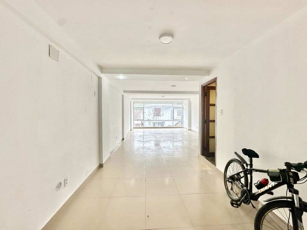 Аренда коммерческого помещения 65м2 с 2 фасадами, район 4