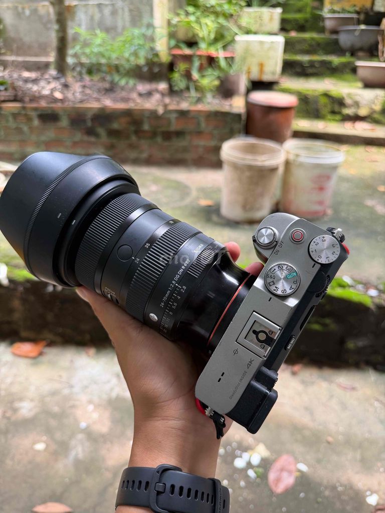 Фото 2: Фотоаппарат Sony A7C серебристый, 95 тыс. срабатываний