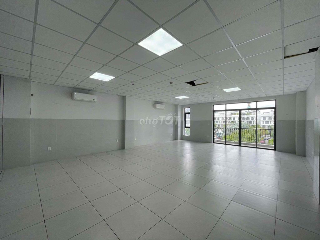 🏢 СДАЁТСЯ КРАСИВЫЙ ОФИС — ПРОСТОРНЫЙ 7x21М — БАЗОВАЯ МЕБЕЛЬ | ГОРОДСКОЙ РАЙОН ВАНФУК