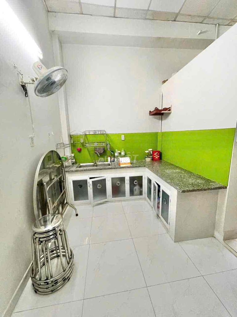 Фото 3: Просторный дом с мебелью 4*16м, 1 этаж + 2 спальни, переулок ЛЕ ВАН ТХО
