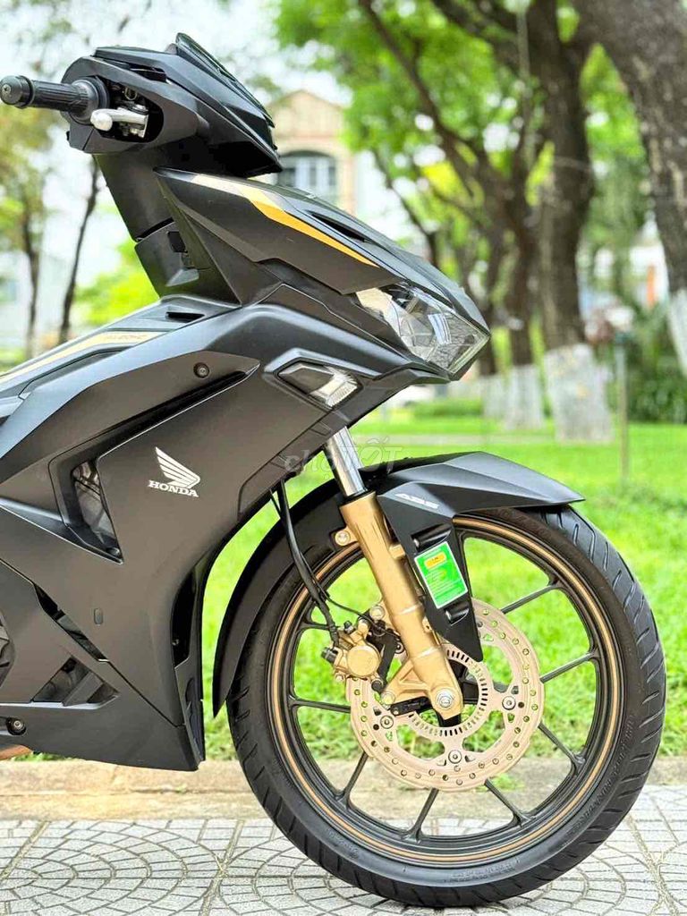 Фото 3: Honda Winner X V4 ABS 2025 Черный 3000 км