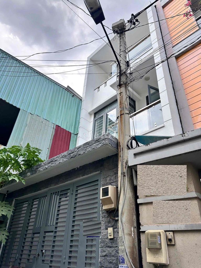 Фото 2: Рядом с ТЦ GIGAMAL — рынок Хьепбинь, дом 2 этажа, 3 спальни, 4 санузла, под жильё + офис компании + обучение