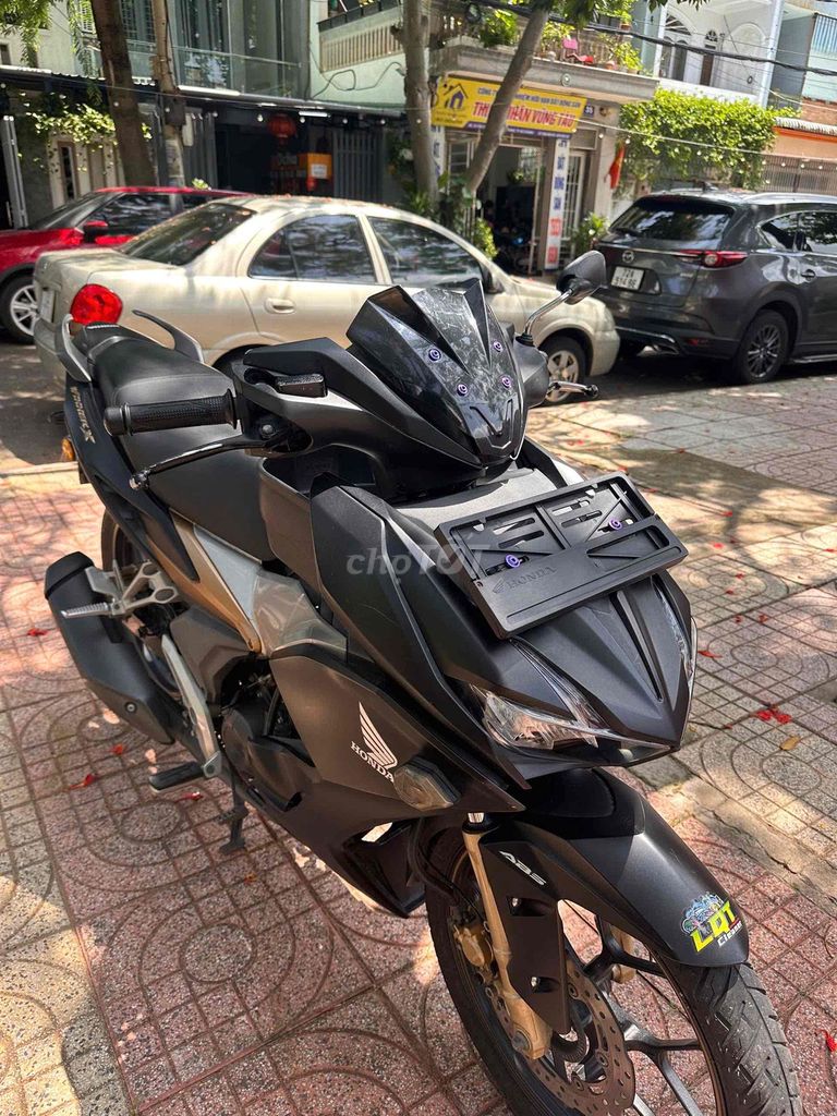 Honda Winner X Черный, мотоцикл с ручным сцеплением