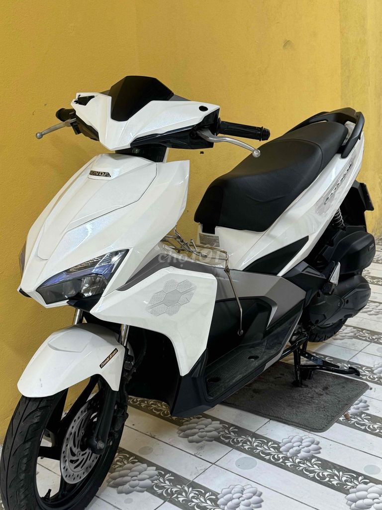 Фото 2: Honda Air Blade 125 2016 Trắng đen