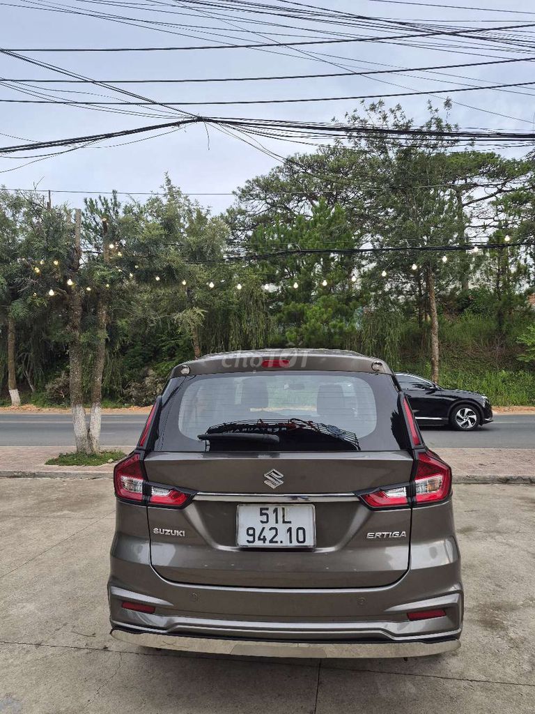 Фото 3: Suzuki Ertiga 7 мест, коричневый
