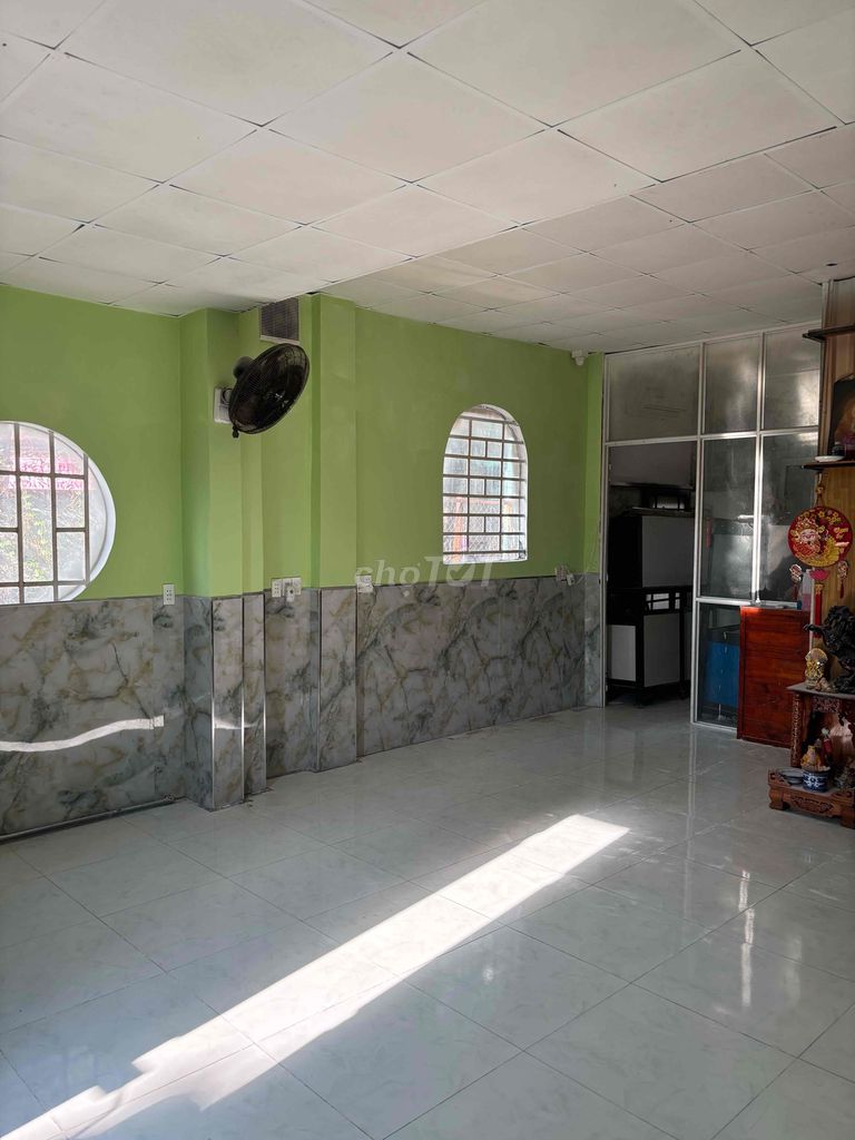 Сдается коммерческое помещение, угловое, 2 фасада, район 8, площадь 60 м², удобно для бизнеса, под любые виды деятельнос