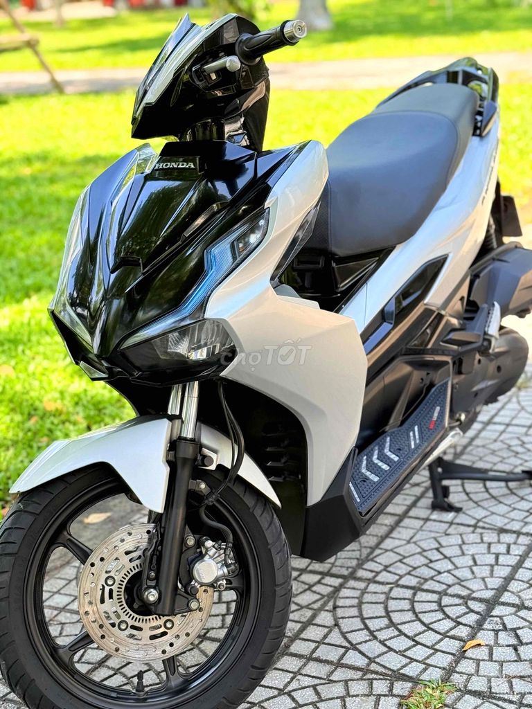 Фото 3: Honda Air Blade 160 ABS 2023 Бак