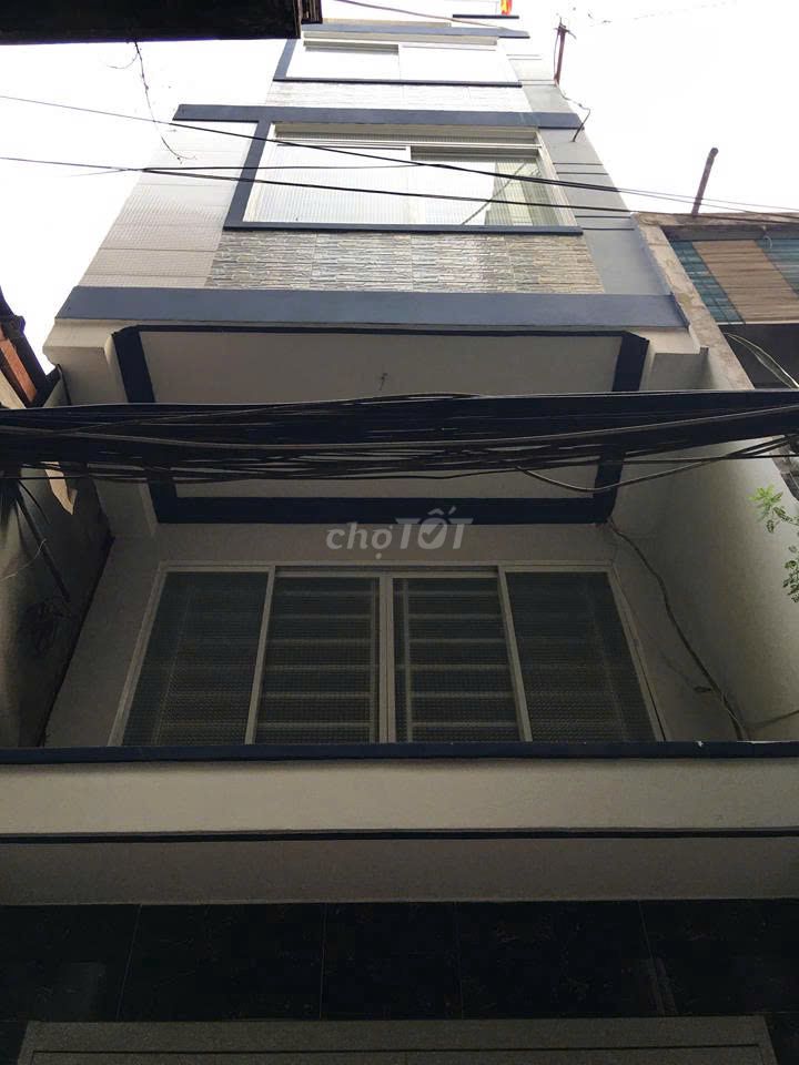 Сдается дом на Нгуен Бьеу, район 5 — 8 спален, 4 санузла, 7 кондиционеров