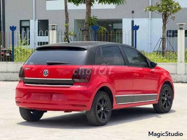 Фото 2: Volkswagen Polo Hatchback Красный 5 мест