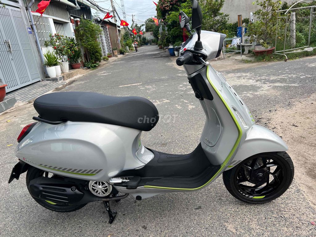 Фото 3: Piaggio Vespa Sprint Tech 125 ABS 2026 Серебристый 600 км
