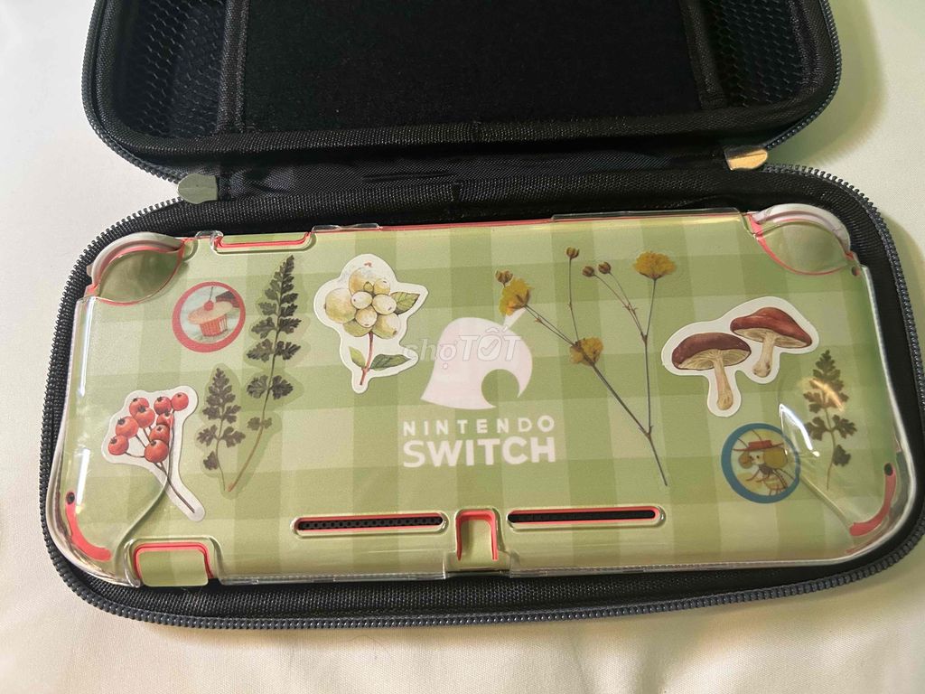 Фото 3: Nintendo Switch Lite розовый в комплекте с игрой Animal Crossing