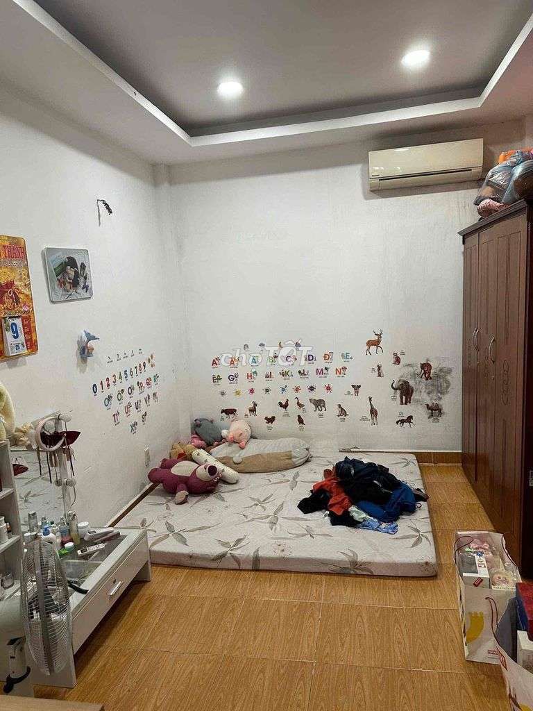 Фото 2: Сдается дом, целиком, улица 45, рядом с Emart Phan Huy Ích, 1 этаж + 1 второй этаж, 2 спальни, 7 млн