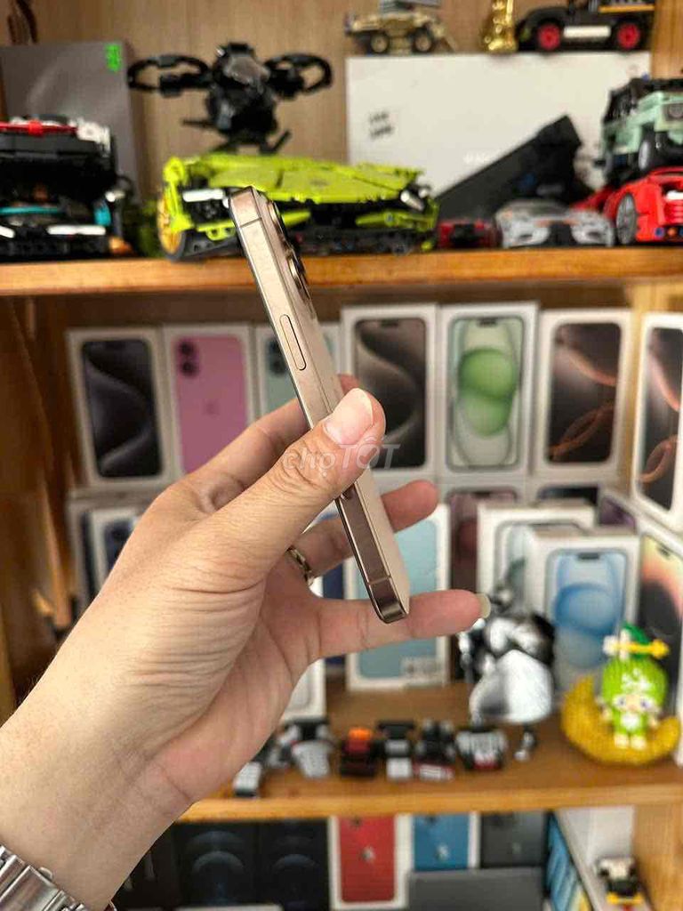 Фото 2: 16 Pro 128GB золотой Вьетнам