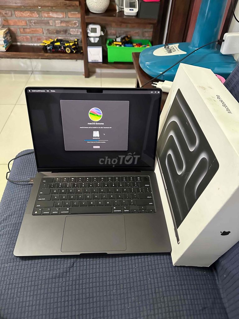 Apple Macbook Pro M3 Pro 18GB/512GB Серый