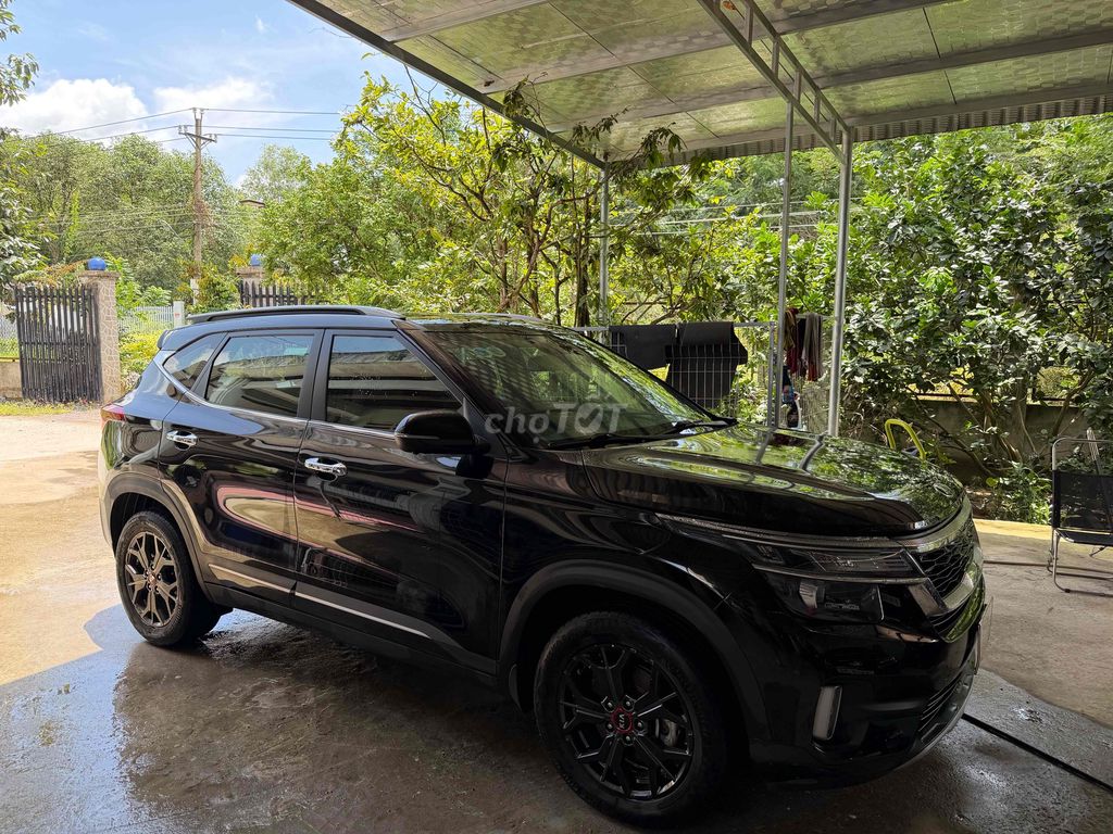 Фото 3: Kia Seltos Luxury 2020 46000 km Черный
