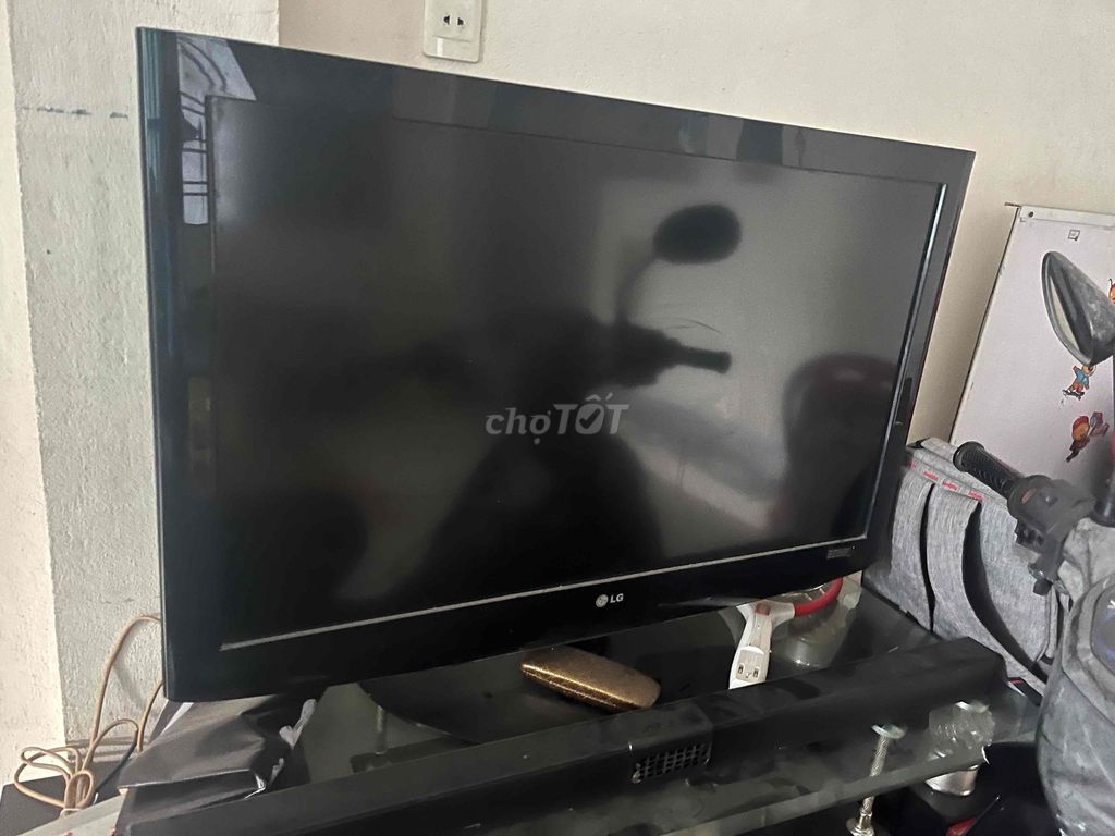 Телевизор LG 42 дюйма с неисправным экраном