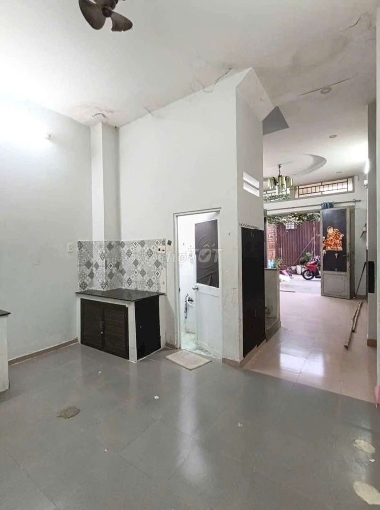 Фото 3: Дом в 2 этажа — 40 м² — переулок для автомобилей — Бинь Чи Донг — Бинь Тан — цена 3 млрд с небольшим, торг