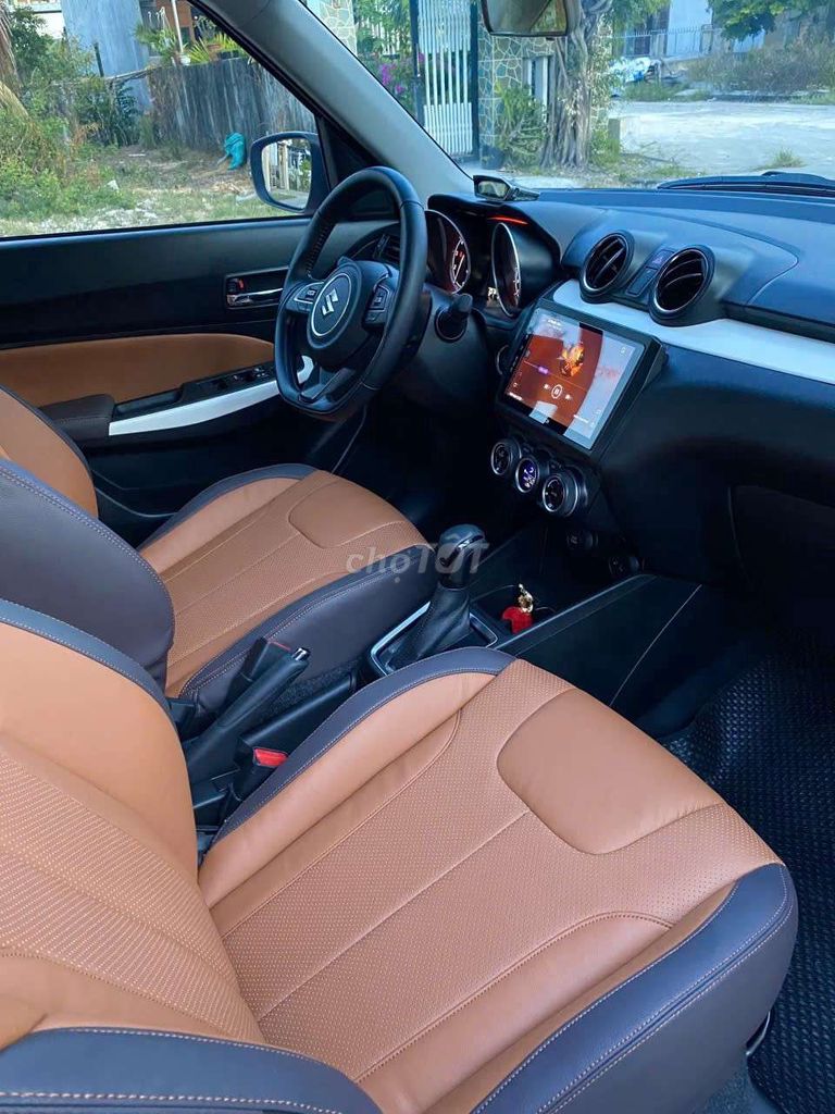 Фото 3: Suzuki Swift 2020 45000 км оранжевый