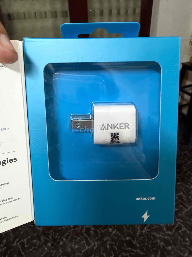 Фото 2: Зарядное устройство Anker PowerPort III Nano 20W USB-C сверхкомпактное