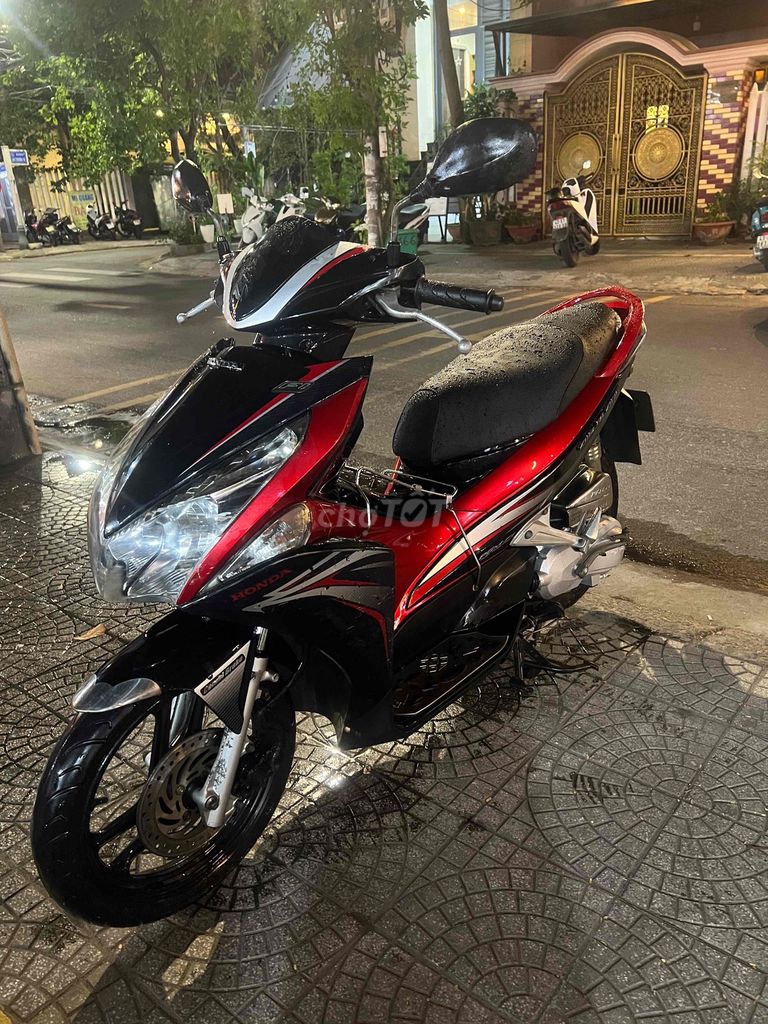 Фото 2: Honda Air Blade красно-черный, оригинал, очень красивый, продается