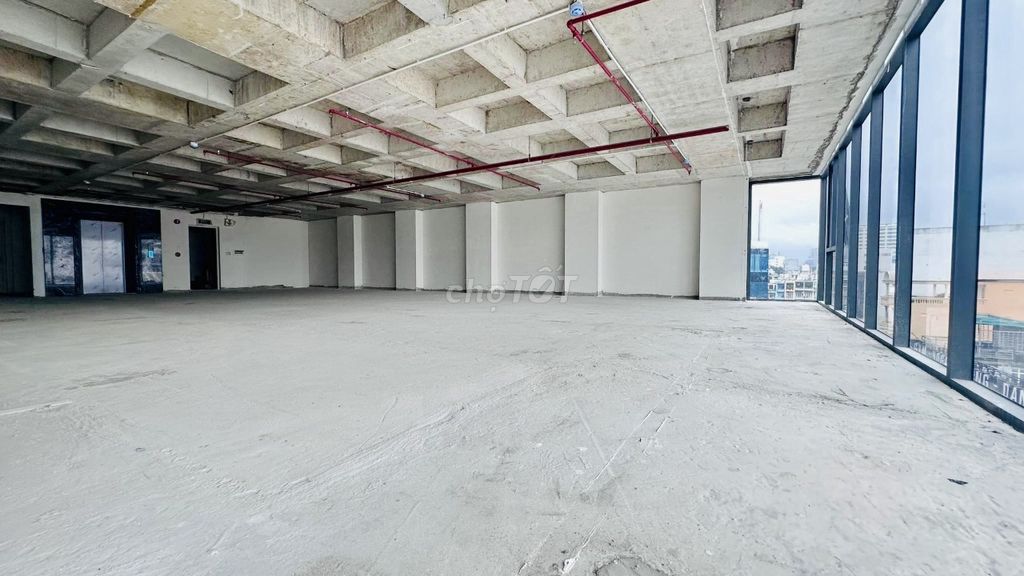 Фото 2: Офисное здание 10*20м, подвал, 8 этажей, площадь застройки 2000м², Бен Тхань, район 1