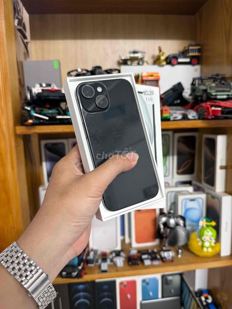 Apple iPhone 15 256GB Черный 98.5%