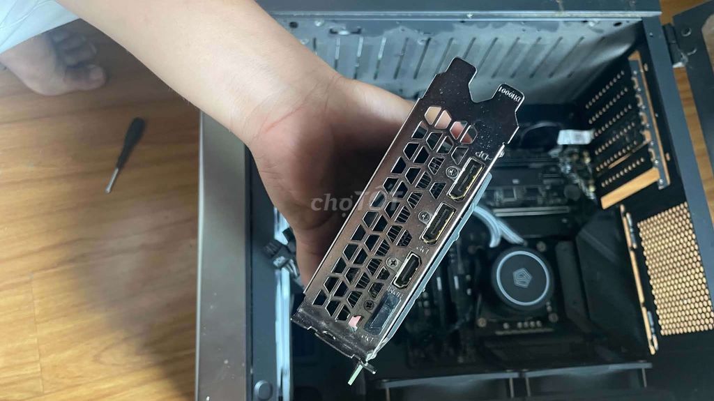 Фото 3: Видеокарта Gigabyte RTX 2060 Black