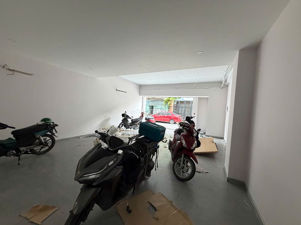 Фото 2: Сдается помещение с фасадом в самом центре Тандинь, район 1, 65 м², после свежего ремонта