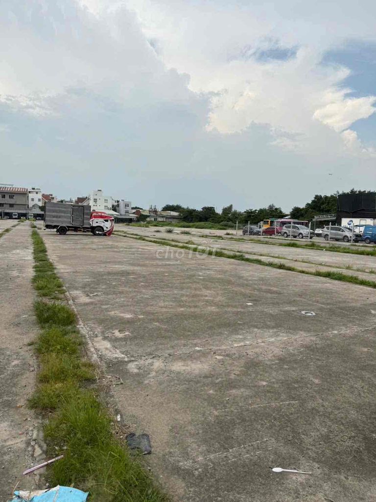 Сдается пустой участок 2–3000 м², 2 фронта, вид на реку. Цена всего 40k/м²
