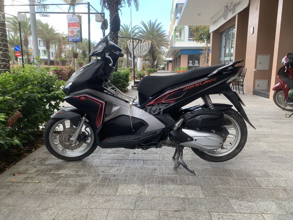Honda Air Blade черный, серебристый скутер