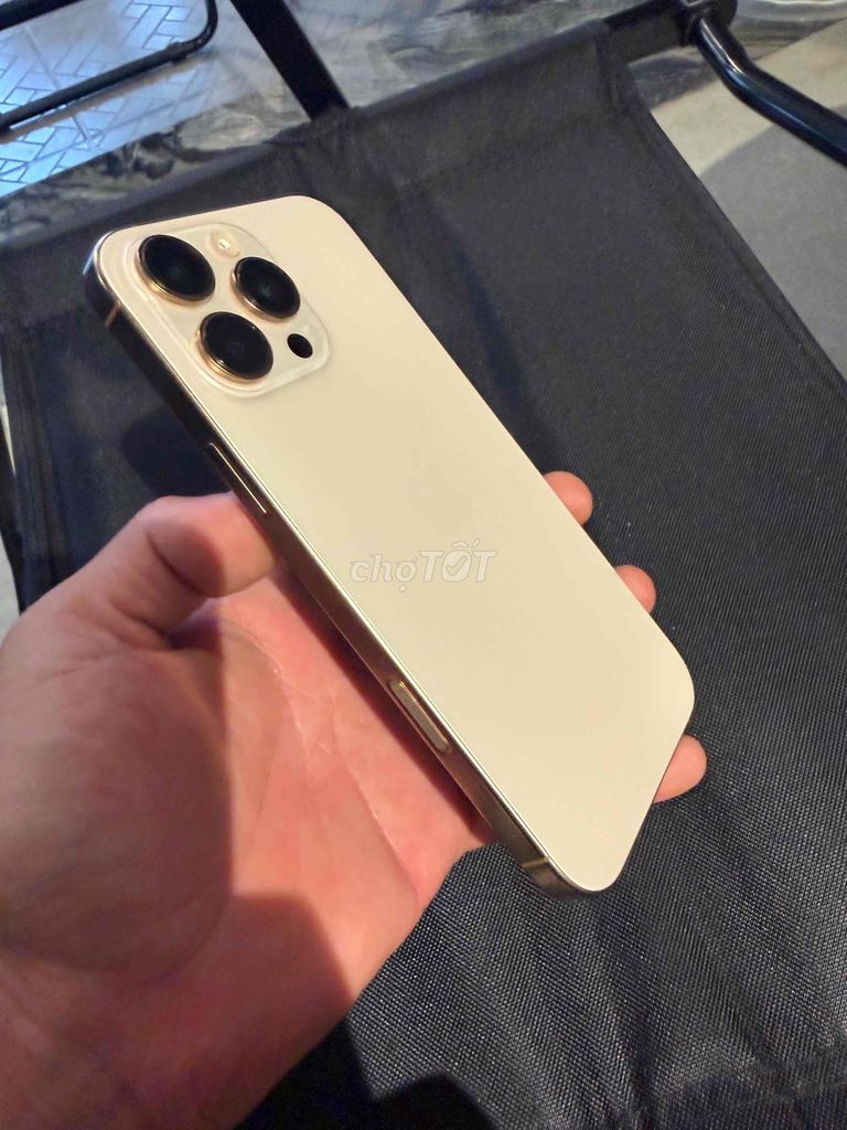 Фото 3: iPhone 16 Pro Max 256GB золотой 98%