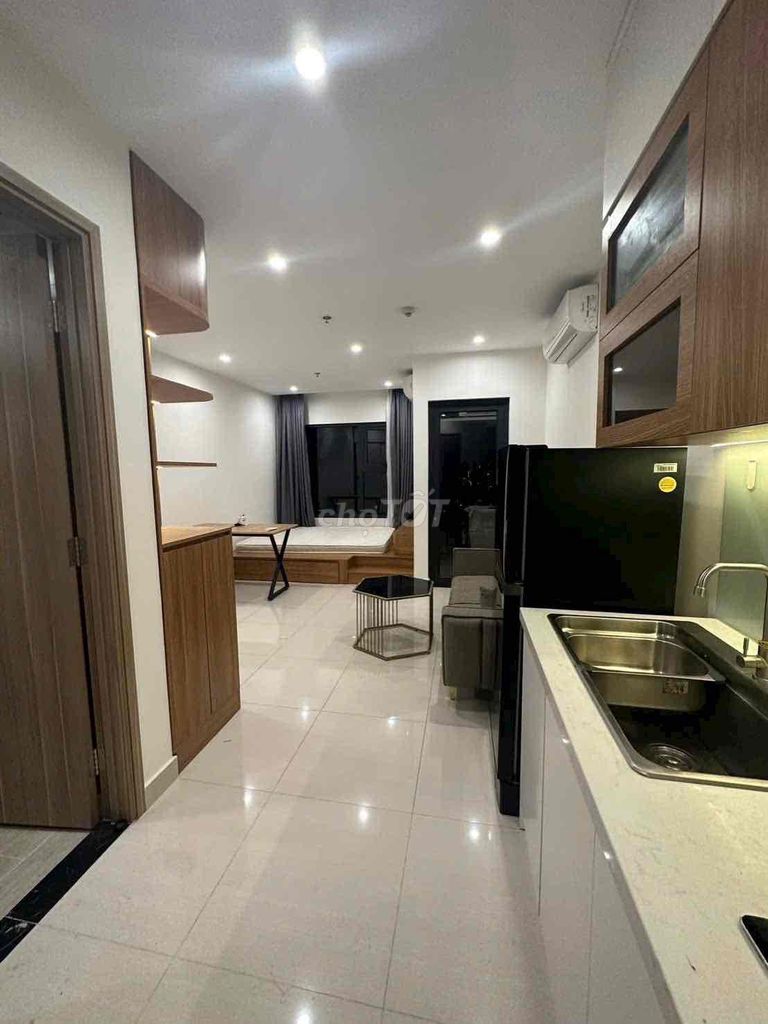 Сдается студия с полной меблировкой, красивая, недорого, Vinhomes Grand Park, район 9