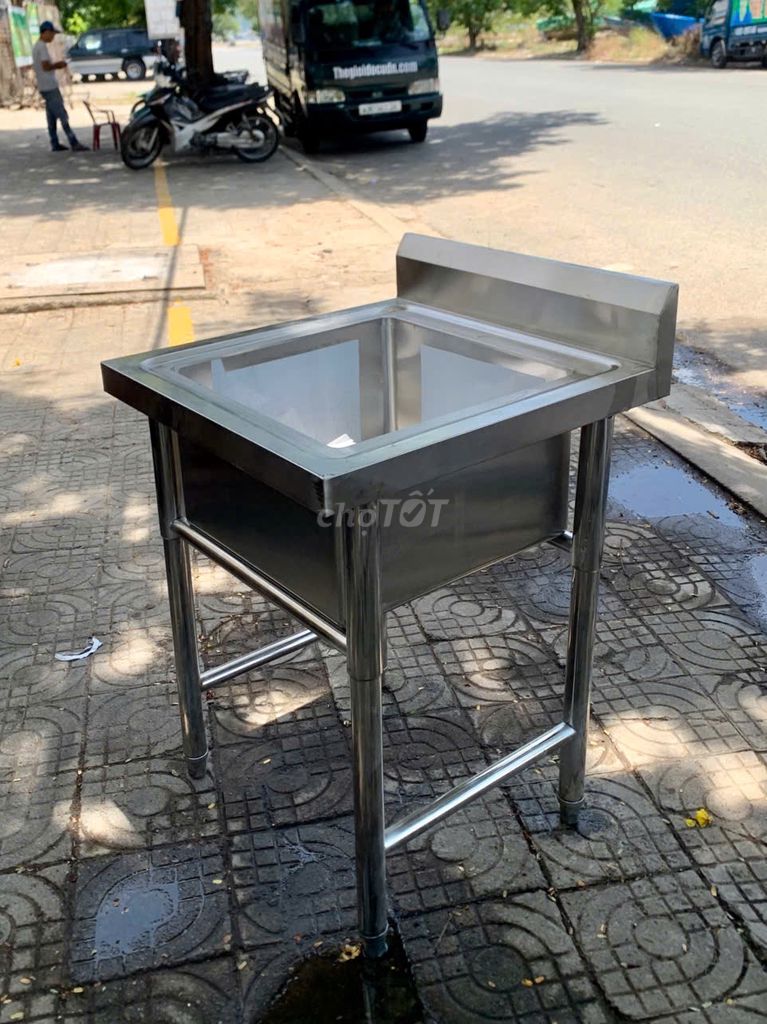 Раковина из нержавейки серебристая