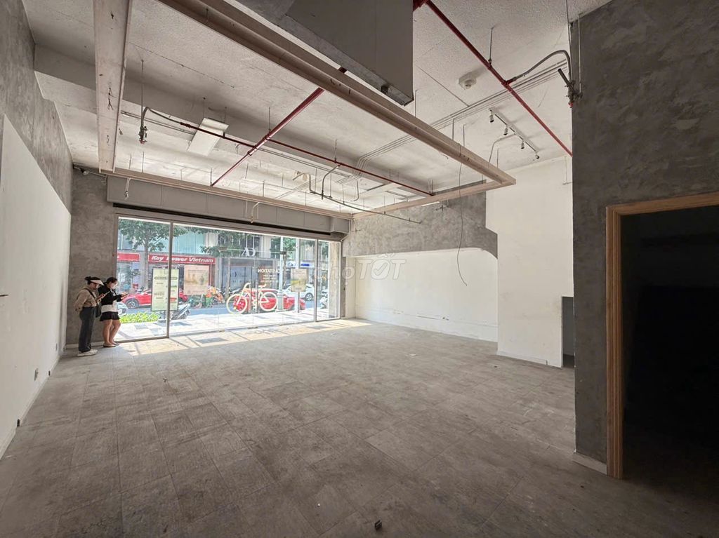 Фото 2: Shophouse Sarina 232m², аренда целиком, 110 млн/месяц