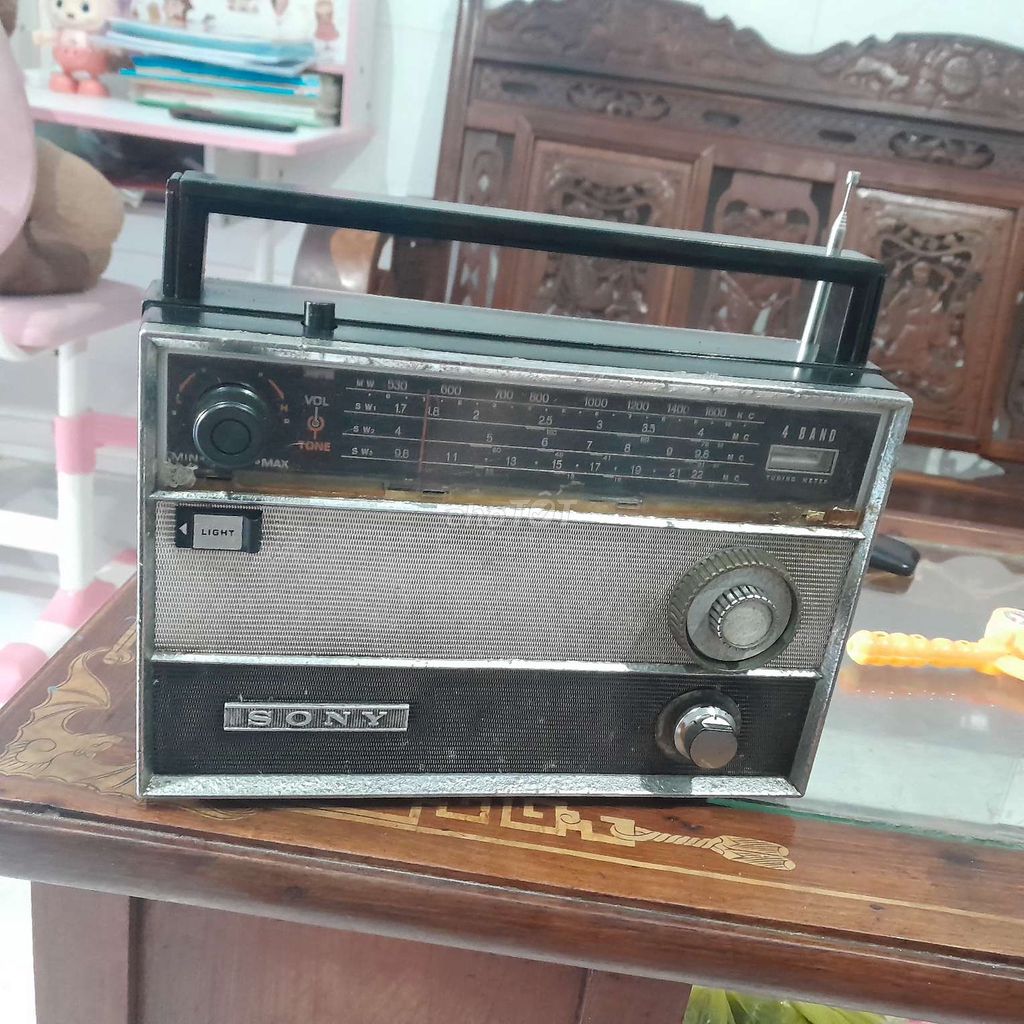 Радиоприемник Sony TR-1000 черный, серебристый