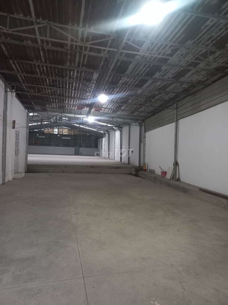 Фото 2: Аренда склада-цеха 500 м², подъезд для грузовиков 8 м.
