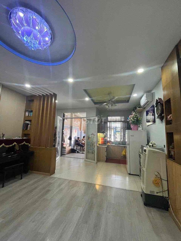 Фото 3: Продаётся дом 108 м², общая площадь 216 м², в 1 км от перекрёстка Биньчиеу