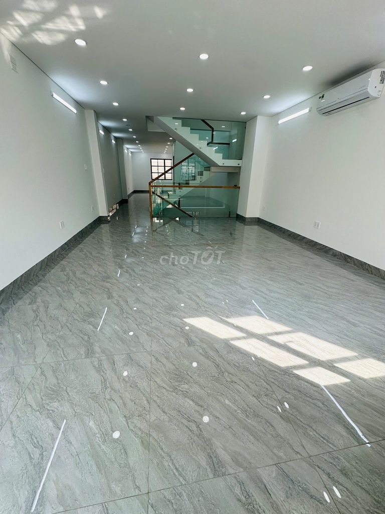 Фото 3: Сдается таунхаус Cityland, фасад Phan Văn Trị_5 этажей 5x20_новый красивый
