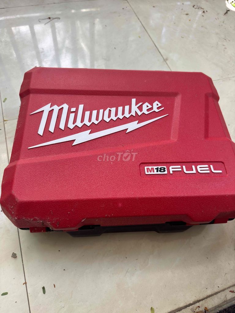 Ящик для инструментов Milwaukee M18 FUEL, пластиковый, красно-черный