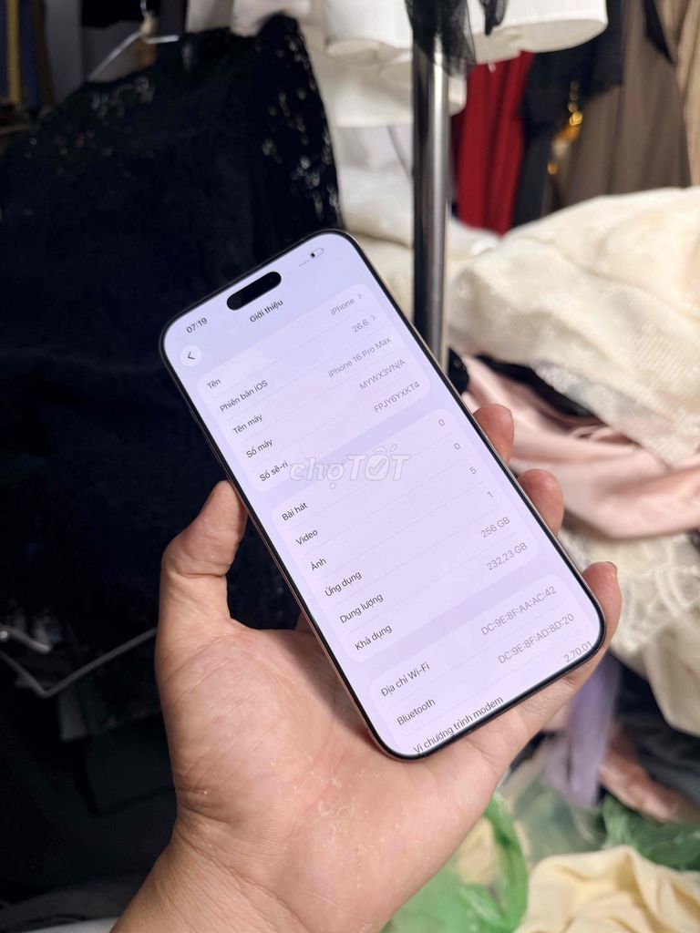 Фото 3: Apple iPhone 16 Pro Max 256GB Золотой