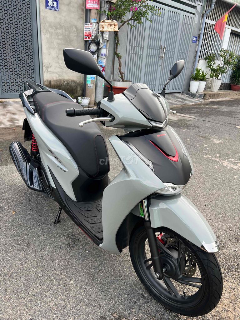 Honda SH160i ABS 2000 km серый цемент
