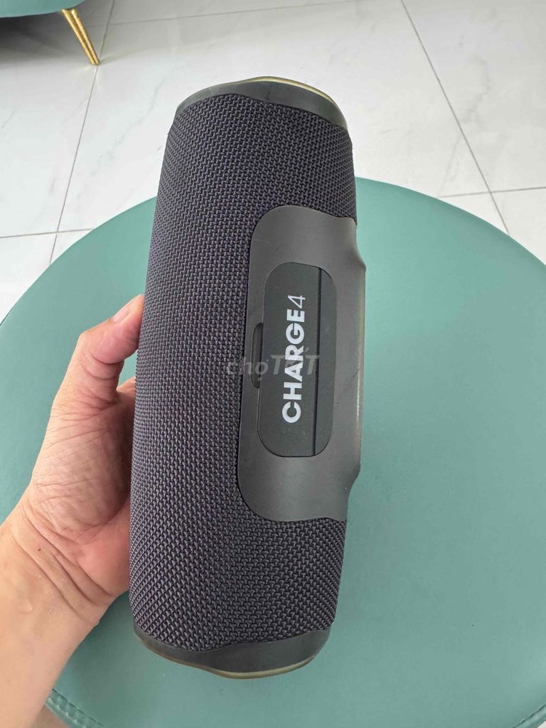 Фото 2: Колонка Bluetooth JBL Charge 4 Черная, б/у