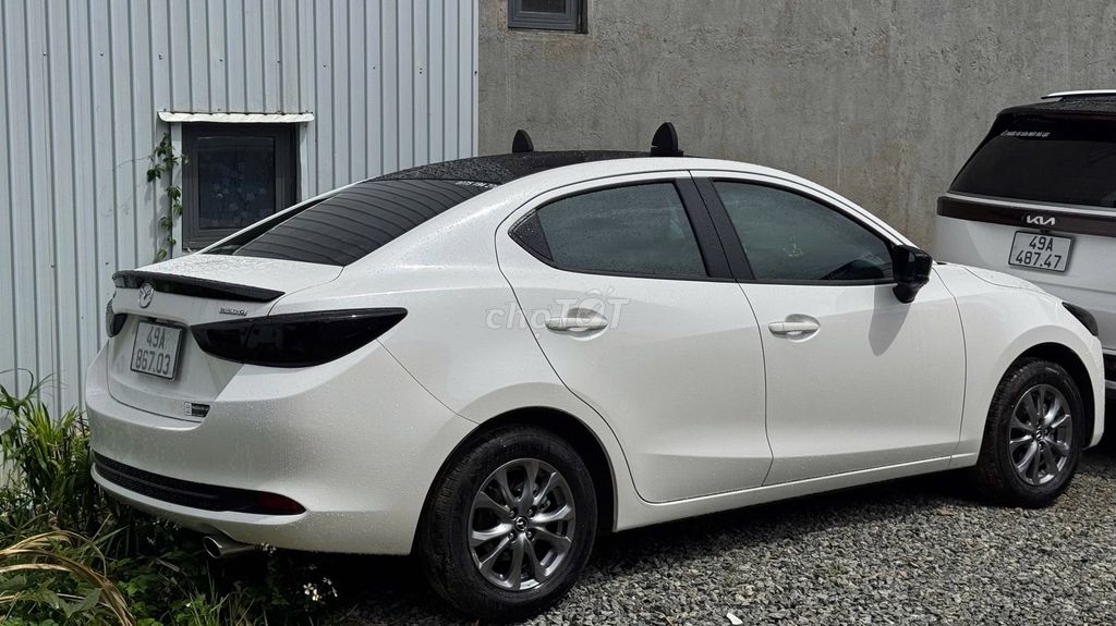 Фото 3: Mazda Mazda 2 Sedan белый или 1000 км импорт