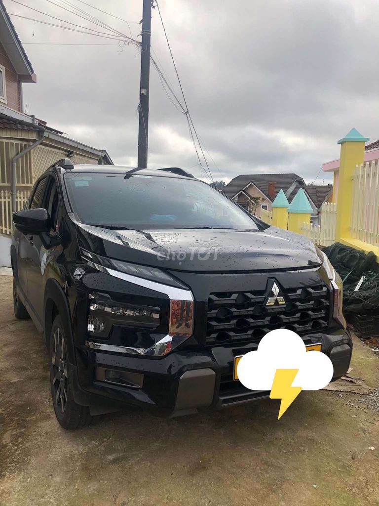 Фото 2: Mitsubishi Xpander Cross 7 мест Чёрный Спортивный