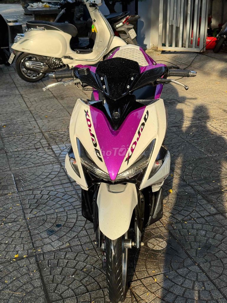 Фото 2: Yamaha NVX 155 ABS Белый Фиолетовый Черный