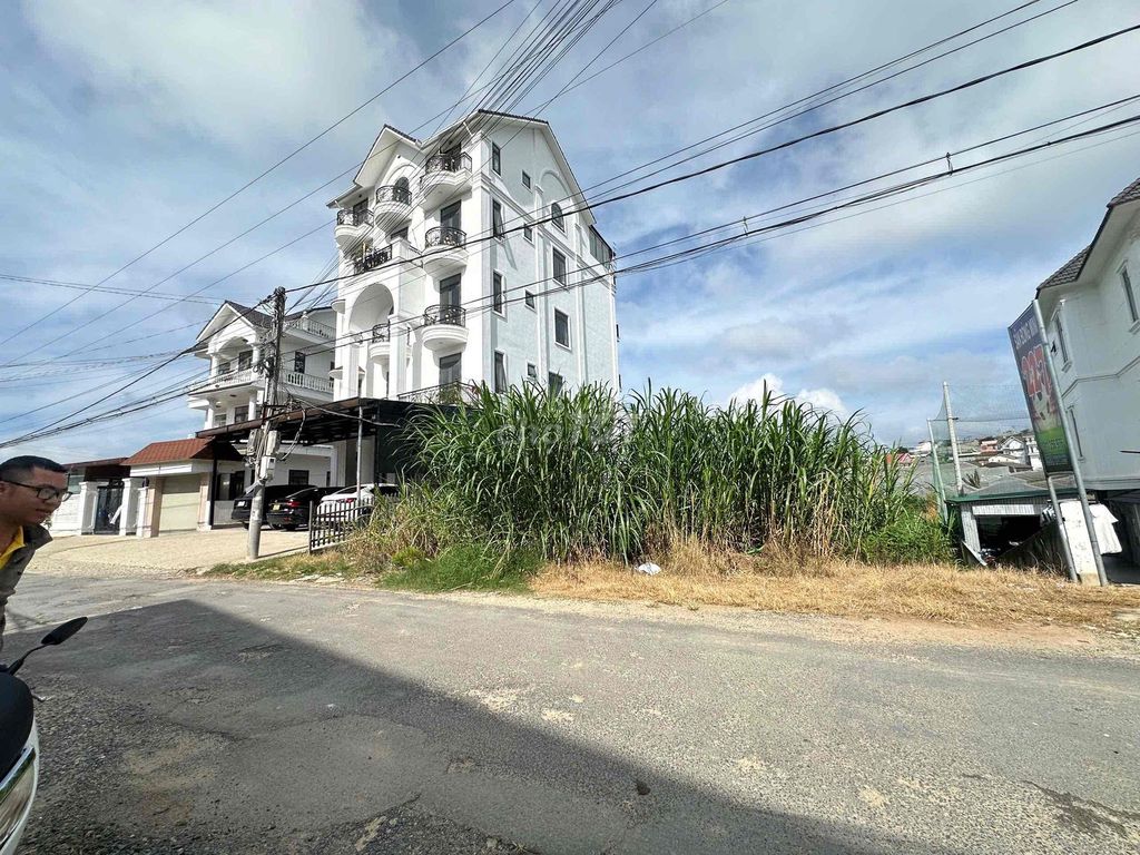 Фото 3: 🏡 СДАЁТСЯ ЗЕМЛЯ ТО ХЬЕУ – ДАЛАТ 📍 Район То Хьеу, Далат 📐 Площадь