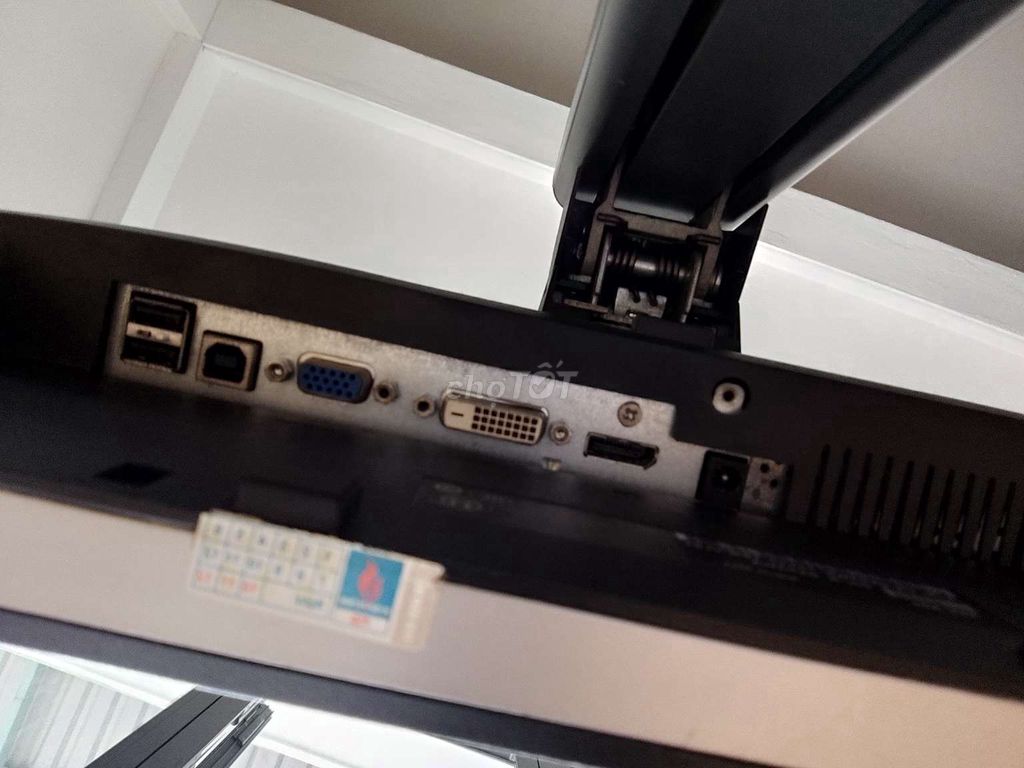 Фото 3: Монитор Dell 23 дюйма Поворотный Черный